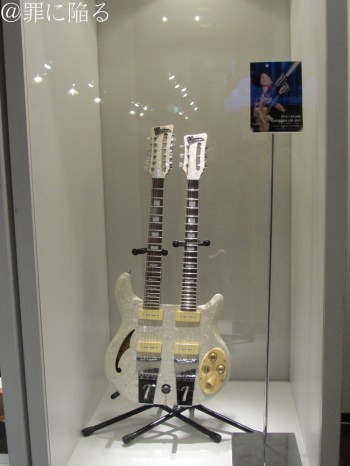 e-zuka's Y.W.F. guitar
