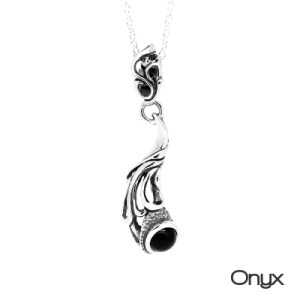 Sploosh necklace worn by Kiiyan